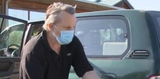 Miguel Bosé pillado con mascarilla