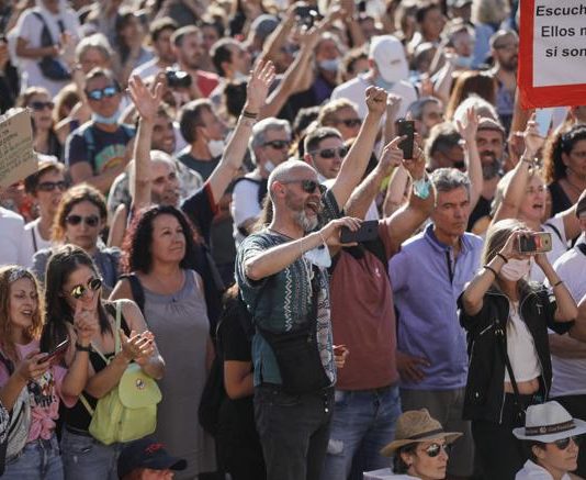 Ingresado el primer enfermo de COVID-19 proveniente de la manifestación sin mascarillas