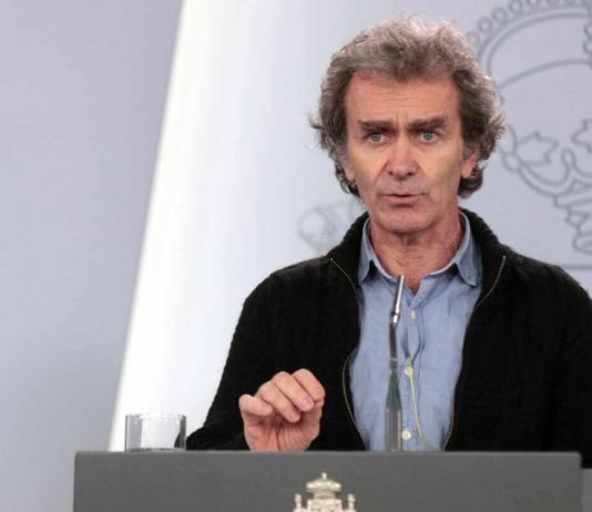 El ayuntamiento de Zaragoza, gobernado por el PP, nombra a Fernando Simón Hijo Predilecto