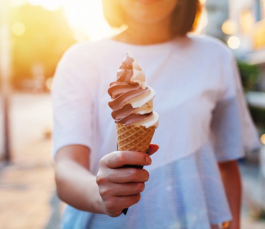 Frigo da marcha atrás: rotularán en castellano por miedo a un boicot sin precedentes