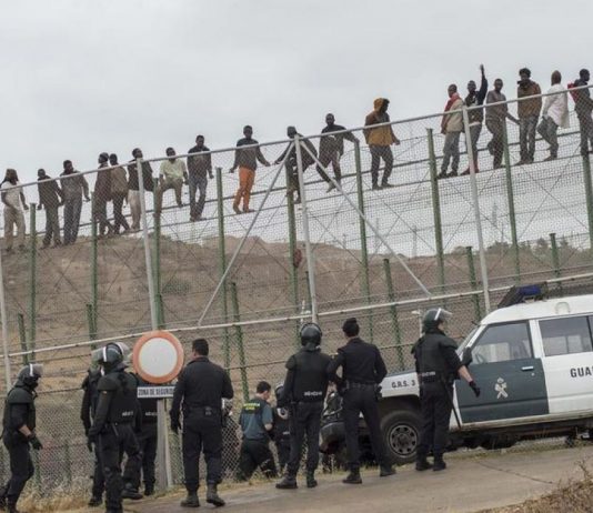 La Policía de Almería se encuentra desbordada ante la oleada de inmigrantes: “son violentos e incontrolados”