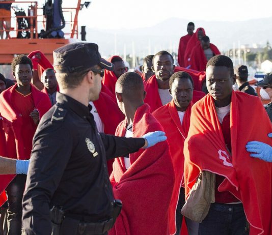 Canarias acusa al Gobierno de “abandonar” las islas ante la llegada masiva de pateras
