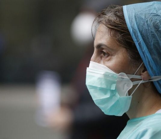 España no puede tratar a los enfermos de COVID: el Gobierno afirma que no compró suficientes medicamentos