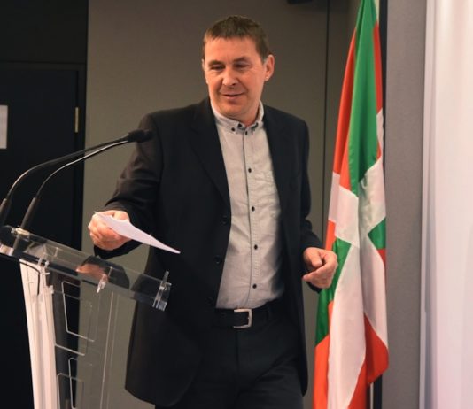 PNV, Bildu y Podemos pactan para aislar a la diputada de VOX