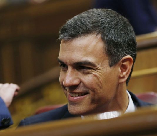 El Gobierno amenaza con congelar o bajar los sueldos de los funcionarios